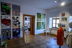 Wernisaż wystawy Przeskok - Prace dyplomowe studentów Wydziału Sztuki Akademii Tarnowskiej eksponowane w Galerii TCK