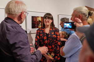 Wernisaże dzień po dniu: Agnieszka Moskal / Krzysztof Madej - Publiczność oglądająca wystawę.