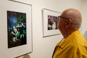 Wernisaże dzień po dniu: Agnieszka Moskal / Krzysztof Madej - Publiczność oglądająca wystawę.