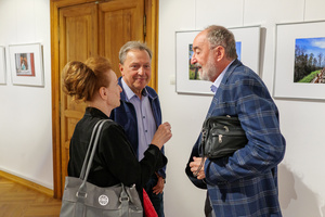 Wernisaże dzień po dniu: Agnieszka Moskal / Krzysztof Madej - Publiczność oglądająca wystawę.