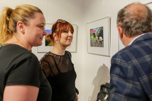 Wernisaże dzień po dniu: Agnieszka Moskal / Krzysztof Madej - Publiczność oglądająca wystawę.