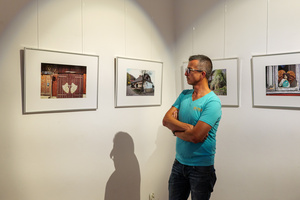 Wernisaże dzień po dniu: Agnieszka Moskal / Krzysztof Madej - Publiczność oglądająca wystawę.