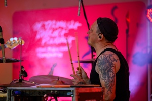 38. TNF - Dzień 1 (31.05.2024) - Na amfiteatralnej scenie perkusista Łukasz Kumański