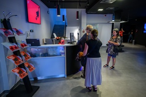 38. TNF - Dzień 4 (3.06.2024) - Widzowie przy kasie kinowej