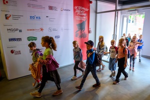 38. TNF - Dzień 4 (3.06.2024) - Najmłodsi widzowie w holu kina Marzenie