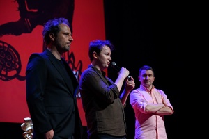 38. TNF - Dzień 6 (5.06.2024) - Na scenie Marzenia reżyser filmu "Horror Story" Adrian Apanel i odtwórca głównej roli Jakub Zając zapraszający widzów na film