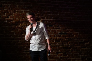 38. TNF - Dzień 8 (7.06.2024) - Po spektaklu "Stramerowie" Artur Zaborski z piwnicznej sceny zaprasza na spotkanie z twórcami sztuki