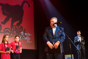 38. TNF - Dzień 9 (8.06.2024) - Na scenie Marzenia Eugeniusz Gordziejuk - EGOFilm odbierający nagrodę za bajkę "Kicia Kocia"