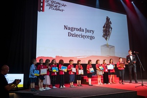 38. TNF - Dzień 9 (8.06.2024) - Na scenie Marzenia Jury Dziecięce 38. TNF przed ogłoszeniem werdyktu