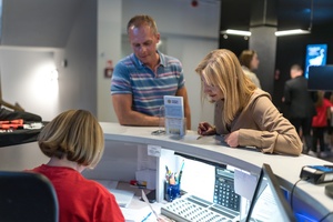 38. TNF - Dzień 9 (8.06.2024) - Festiwalowicze w holu Marzenia