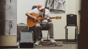 Wernisaż wystawy - Letnie Przesilenie - TCK, otwarcie ekspozycji prac plastycznych przy muzyce na żywo.