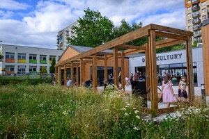 Owacje w Dom.Ku! - Tereny zielone przed DKW od strony zachodniej