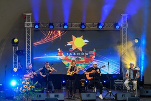ZDEARZENIA 2024 - Gala Nagród Miasta Tarnowa - Na scenie zespół Dzień Dobry