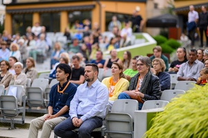 Koncert fletowy Summertime Symphony - Publiczność w oczekiwaniu na koncert fletowy
