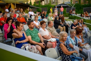 Koncert: "Ballady na głos i gitarę" - Łucja Kania - Publiczność w oczekiwaniu na występ Łucji Kani