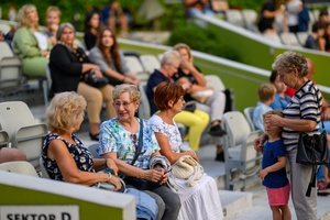 Koncert: "Ballady na głos i gitarę" - Łucja Kania - Publiczność w oczekiwaniu na występ Łucji Kani
