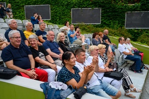 Był Sobie Blues - 2.08.2024 - Publiczność żywo reagująca podczas występu Kraków Street Band