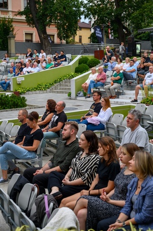 Był Sobie Blues - 2.08.2024 - Publiczność żywo reagująca podczas występu Kraków Street Band
