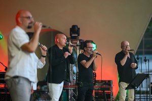 Koncert Tribute to Damian Niewiński - Zespół Monk podczas występu (od lewej Marcin Sobczyk, Grzegorz Ważny, Mirosław Pasek, Tomasz Stec, Piotr Cyz).