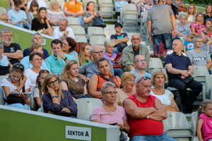 Szanty na Starówce - 23.08.2024 - Widownia w oczekiwaniu na koncert szantowy