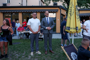 Szanty na Starówce - 23.08.2024 - Wśród publiczności władze miasta: Prezydent Jakub Kwaśny i v-ce Prezydent Maciej Włodek