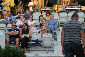 Szanty na Starówce - 23.08.2024 - Widownia w oczekiwaniu na koncert szantowy