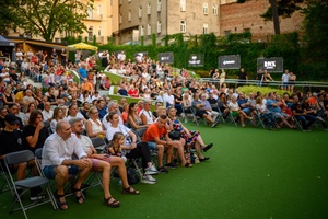 Koncert: Rock na Starówce - Publiczność w oczekiwaniu na koncert Rock na Starówce