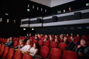 100 lat Marzenia: Wernisaż wystawy „Marzenie (nie)oczywiste” - Publiczność podczas wernisażu - „Marzenie (nie)oczywiste”