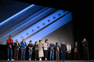 100 lat Marzenia: Wernisaż wystawy „Marzenie (nie)oczywiste” - Na scenie autorzy zdjęć wystawy - „Marzenie (nie)oczywiste”