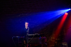 Jazzowa jesień: Grzech Piotrowski - Grzech Piotrowski na scenie tarnowskich Piwnic TCK