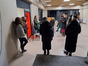 Zmysły i komunikacja koni – prelekcja behawiorystki Eweliny Haraf - Prelegentka po wystąpieniuwraz z uczestnikami.