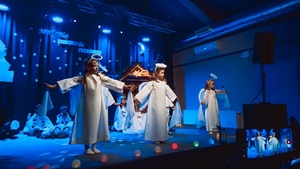 Jasełka Dzieci - Przedszkolaki podczas przedstawienia na scenie