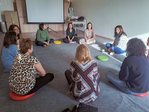 Dzień Kobiet w Dom.Ku - Uczestniczki Dnia Kobiet podczas warsztatu