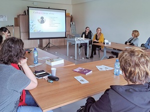 Dzień Kobiet w Dom.Ku - Uczestniczki Dnia Kobiet podczas wykładu