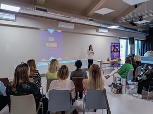 Dzień Kobiet w Dom.Ku - Uczestniczki Dnia Kobiet podczas wykładu