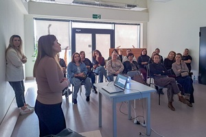 Dzień Kobiet w Dom.Ku - Uczestniczki Dnia Kobiet podczas wykładu