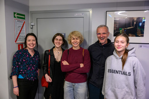 Koncert S.M.Rock - Publiczność gromadząca się w holu kina Marzenie