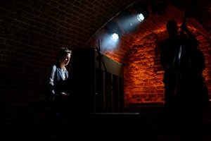 Koncert jazzowy: Kasia Pietrzio Trio - Artyści na scenie w trakcie koncertu.