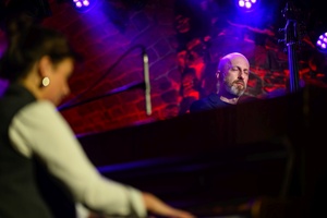 Koncert jazzowy: Kasia Pietrzio Trio - Artyści na scenie w trakcie koncertu.