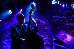 Koncert jazzowy: Kasia Pietrzio Trio - Artyści na scenie w trakcie koncertu.