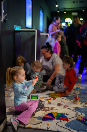 Rozmarzone poranki: Nowe przygody Misia Uszatka - Uczestnicy Rozmarzonych poranków w holu kina Marzenie