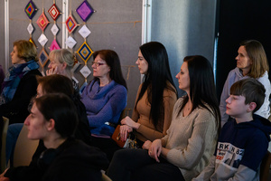 Pokaz filmu "Ceramiczna rewolucja" - Publiczność podczas rozmowy