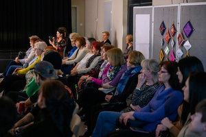 Pokaz filmu "Ceramiczna rewolucja" - Publiczność podczas rozmowy