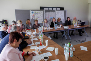 Koncert wiosenny zespołu STOLAT oraz obrady Tarnowskiej Rady Seniorów - Członkowie Tarnowskiej Rady Seniorów podczas posiedzenia