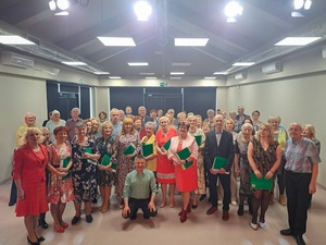 Koncert wiosenny zespołu STOLAT oraz obrady Tarnowskiej Rady Seniorów - Zespół STOLAT po koncercie