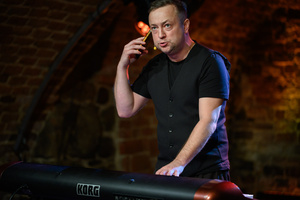 Koncert: Czesław Mozil Solo - Czesław Mozil na scenie Piwnic TCK