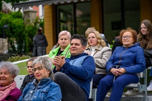 Koncert Chóralne Majówki: Chór Fox Vox - Publiczność nagradzająca brawami występ chóru Fox Vox