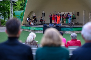 Koncert Chóralne Majówki: Chór SOLski - Na amfiteatralnej scenie śpiewający Chór SOLski