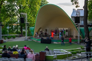 Koncert Chóralne Majówki: Chór SOLski - Na amfiteatralnej scenie śpiewający Chór SOLski