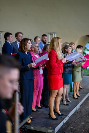 Koncert Chóralne Majówki: Chór SOLski - Na amfiteatralnej scenie śpiewający Chór SOLski